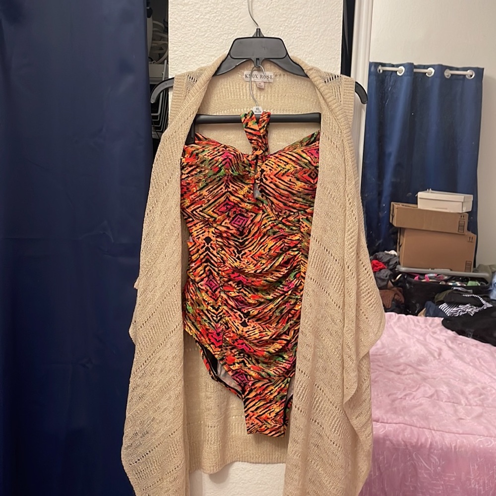 Bathing suit - Picture 8 of 12